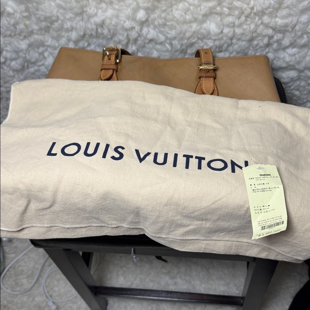 Louis Vuitton Tan Patent Leather Tote. Like new with the COA - Picture 13 of 13